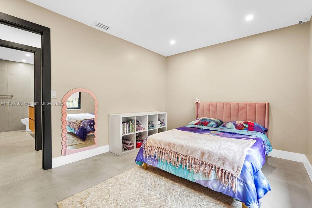 EMBASSY LAKES PHASE II - Residential