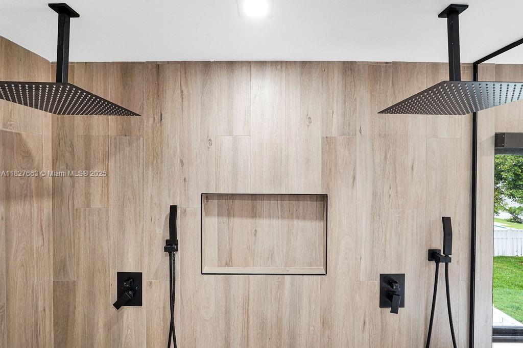 EMBASSY LAKES PHASE II - Residential