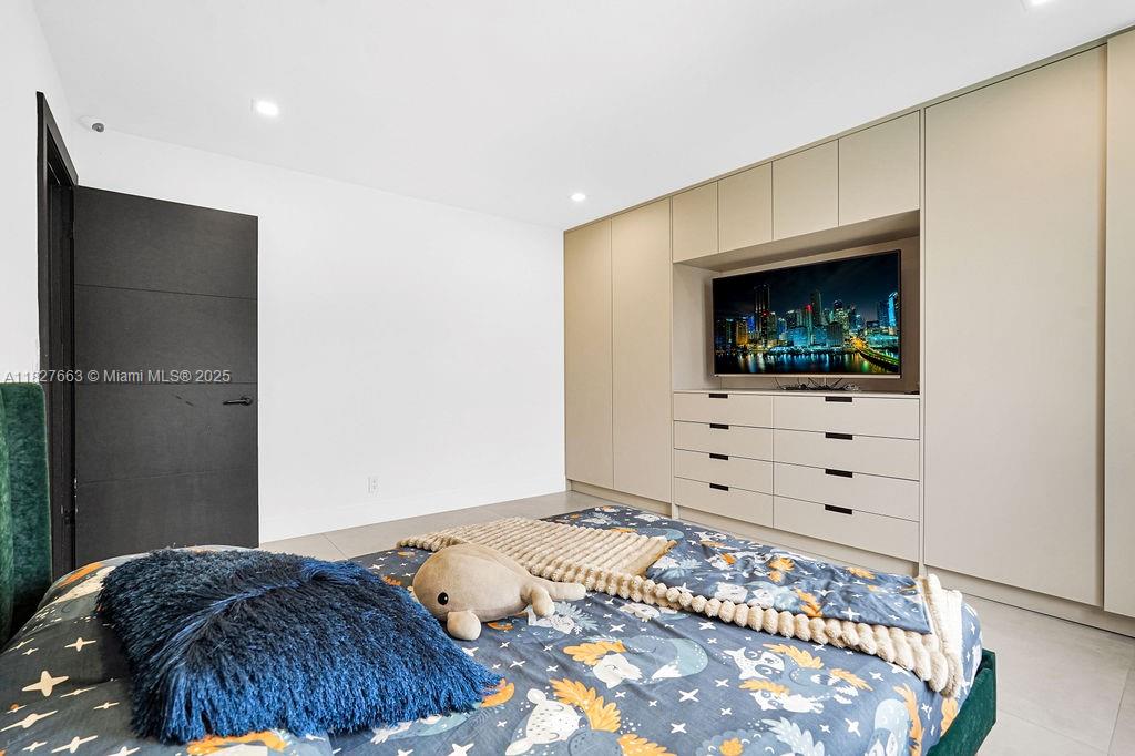 EMBASSY LAKES PHASE II - Residential