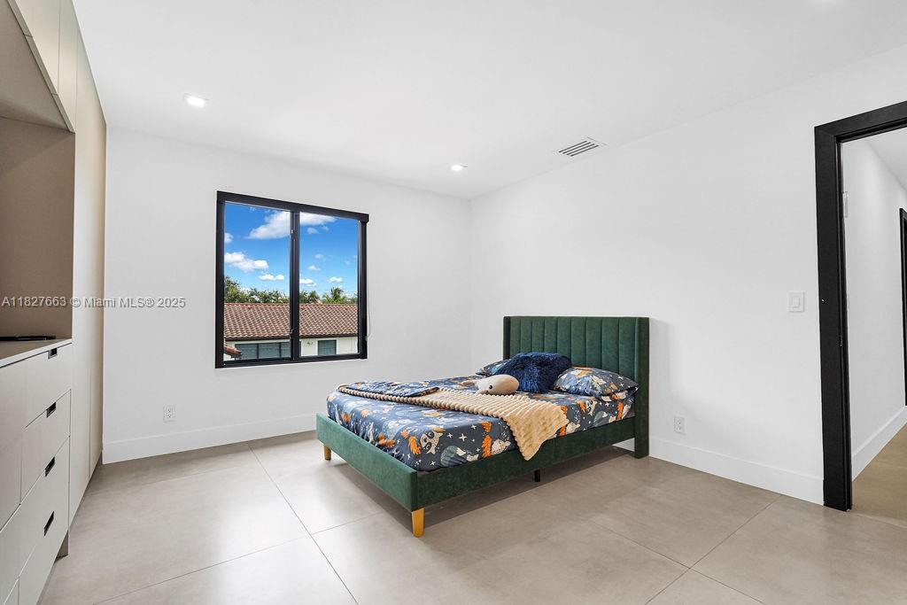 EMBASSY LAKES PHASE II - Residential