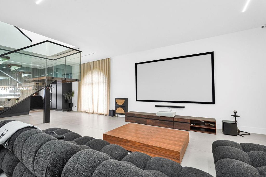 EMBASSY LAKES PHASE II - Residential