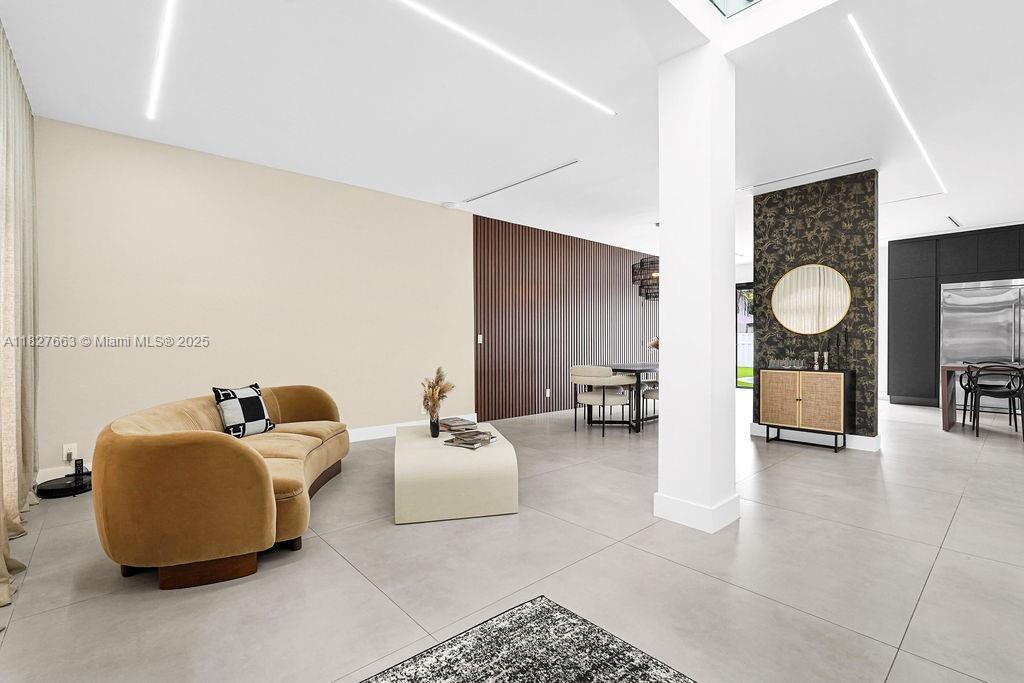 EMBASSY LAKES PHASE II - Residential