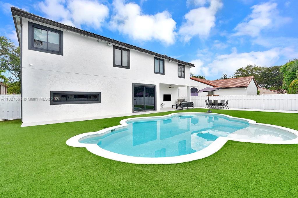 EMBASSY LAKES PHASE II - Residential