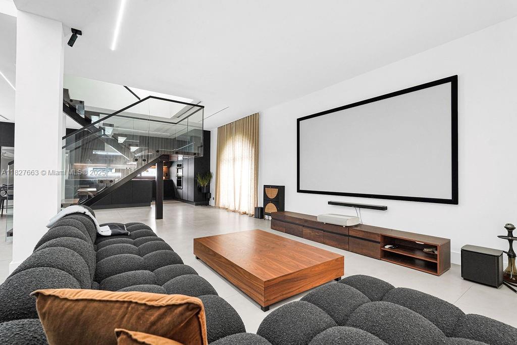 EMBASSY LAKES PHASE II - Residential