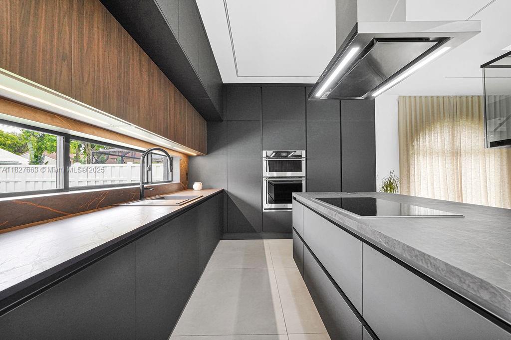 EMBASSY LAKES PHASE II - Residential