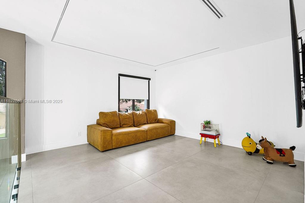 EMBASSY LAKES PHASE II - Residential