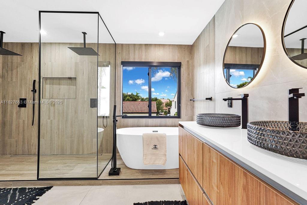 EMBASSY LAKES PHASE II - Residential