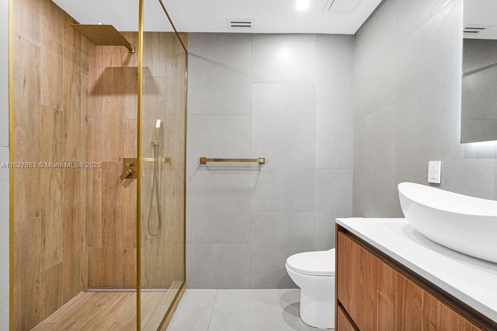 EMBASSY LAKES PHASE II - Residential