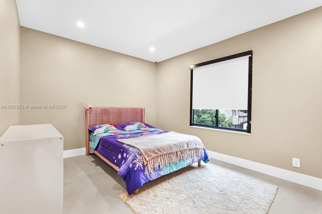 EMBASSY LAKES PHASE II - Residential