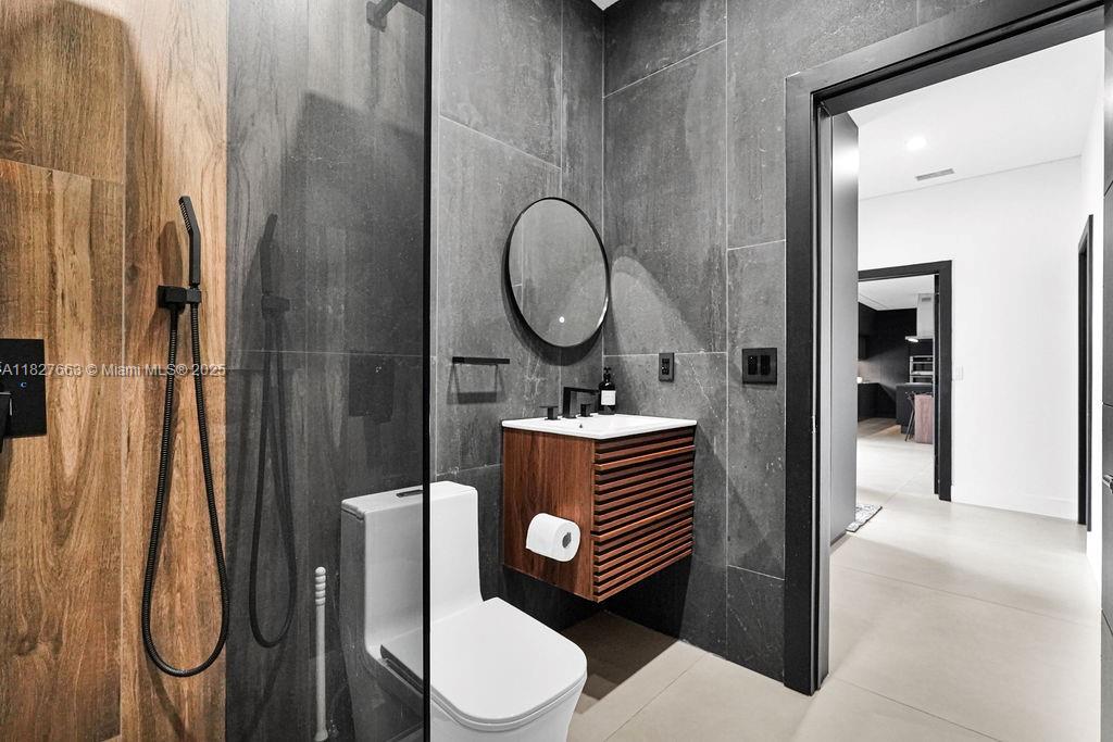 EMBASSY LAKES PHASE II - Residential