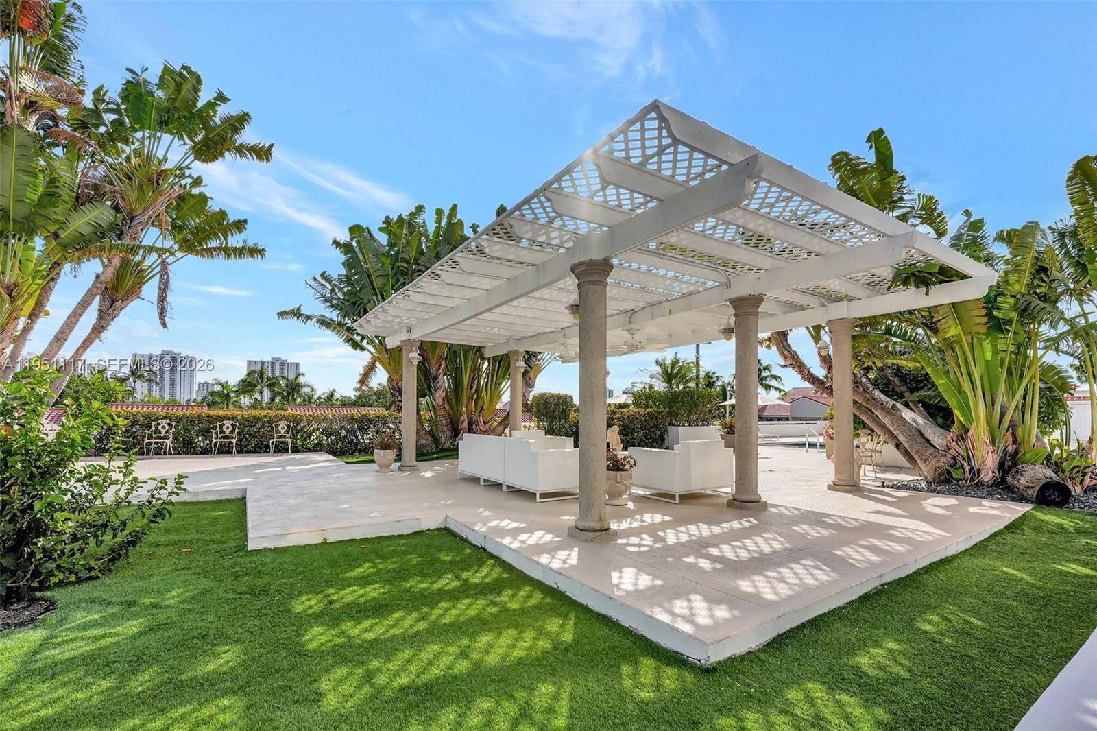 HARBOR TWS AT THE WATERWA - Residential