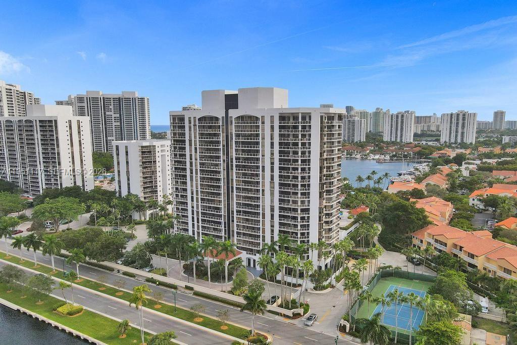 HARBOR TWS AT THE WATERWA - Residential