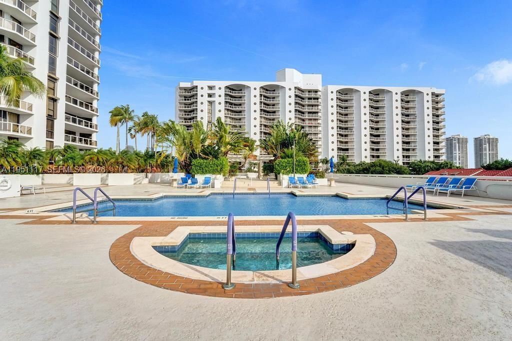 HARBOR TWS AT THE WATERWA - Residential