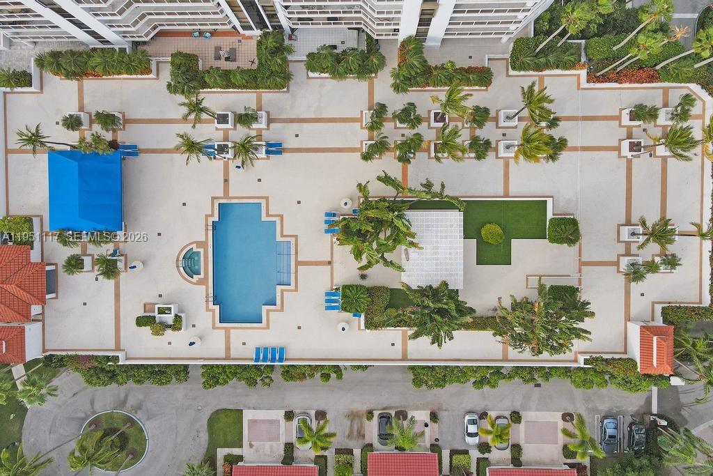 HARBOR TWS AT THE WATERWA - Residential