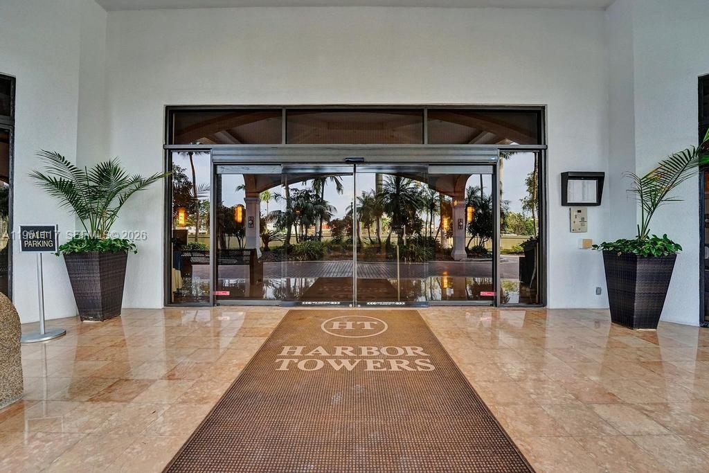 HARBOR TWS AT THE WATERWA - Residential