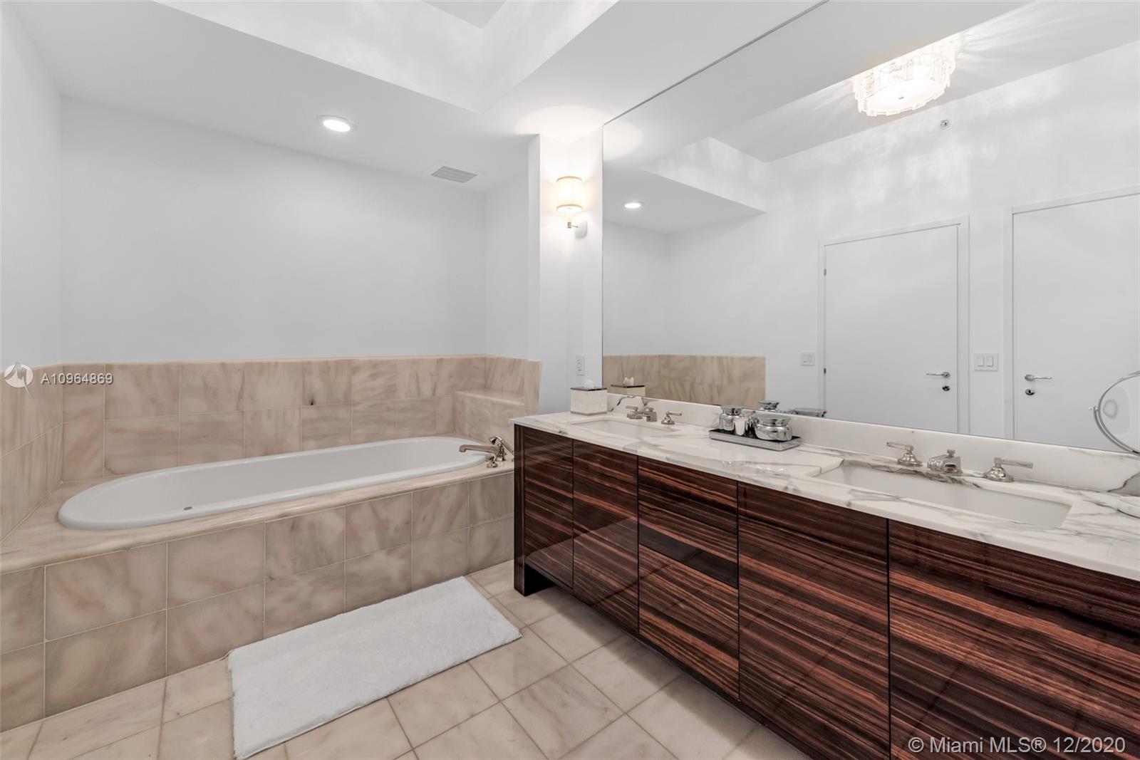 CONTINUUM ON SOUTH BEACH - Residential