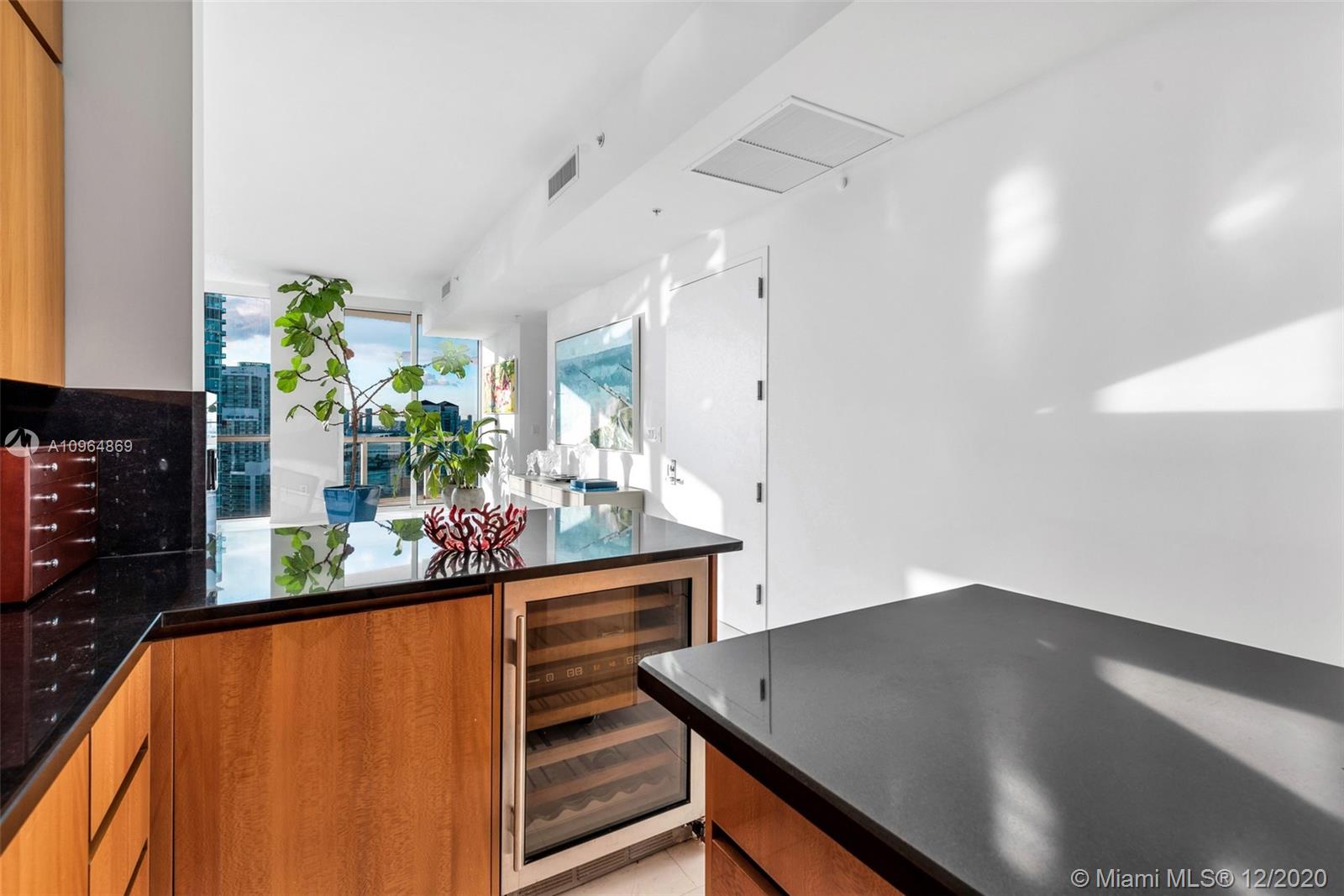 CONTINUUM ON SOUTH BEACH - Residential