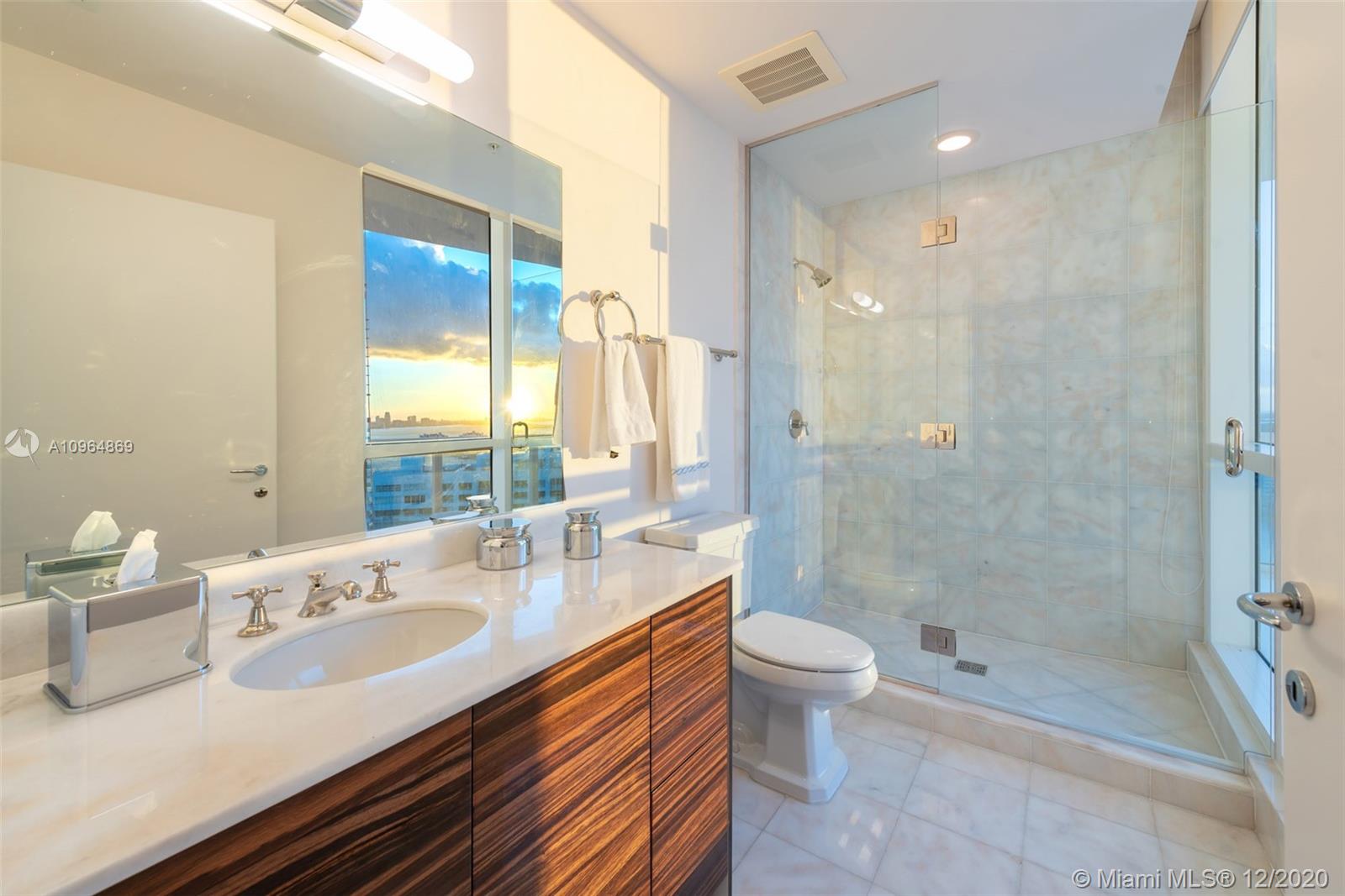 CONTINUUM ON SOUTH BEACH - Residential