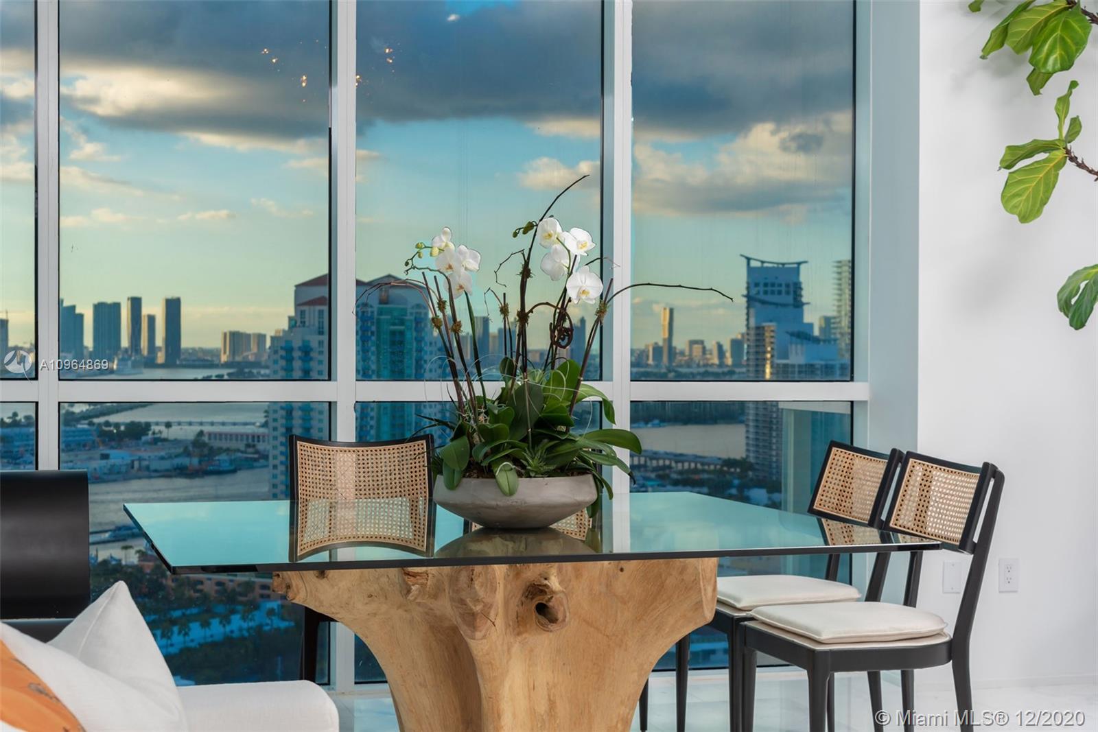 CONTINUUM ON SOUTH BEACH - Residential