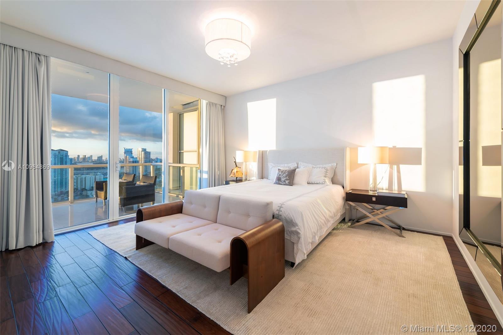 CONTINUUM ON SOUTH BEACH - Residential