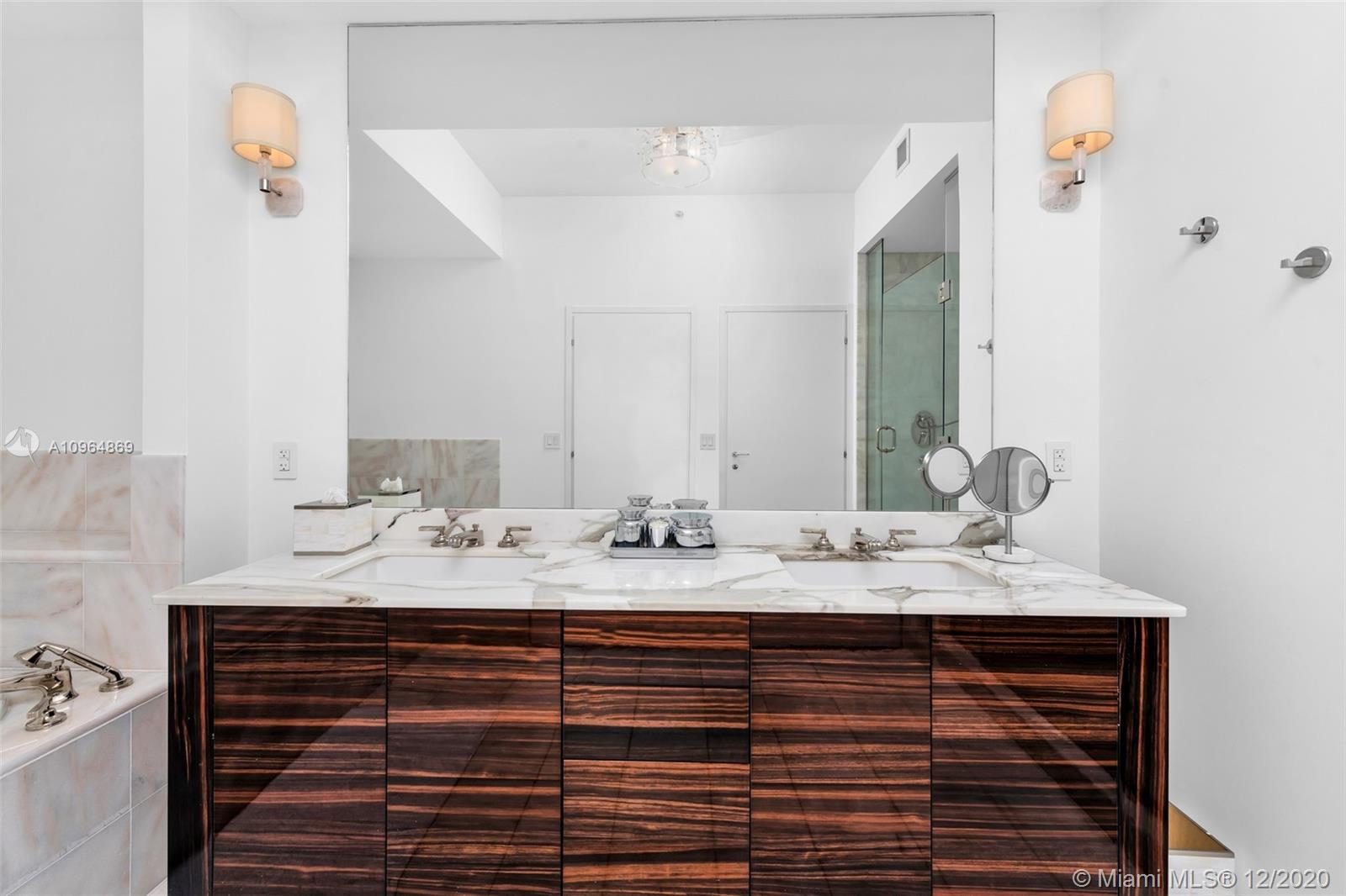 CONTINUUM ON SOUTH BEACH - Residential