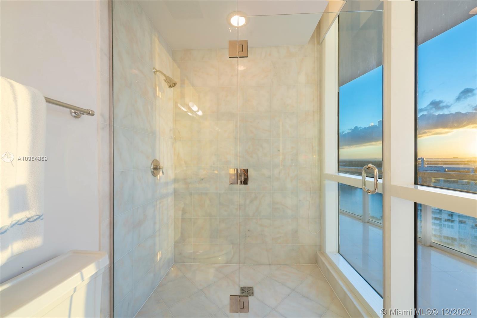 CONTINUUM ON SOUTH BEACH - Residential