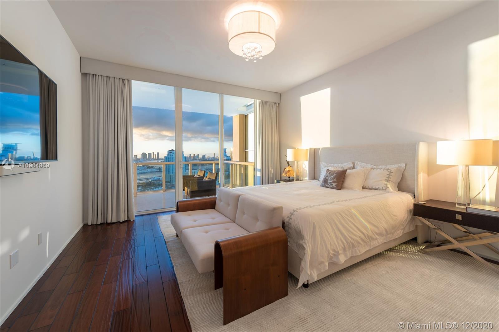 CONTINUUM ON SOUTH BEACH - Residential