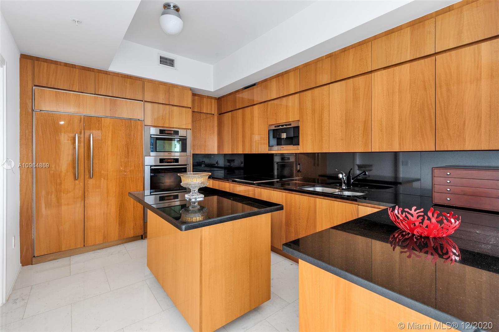 CONTINUUM ON SOUTH BEACH - Residential