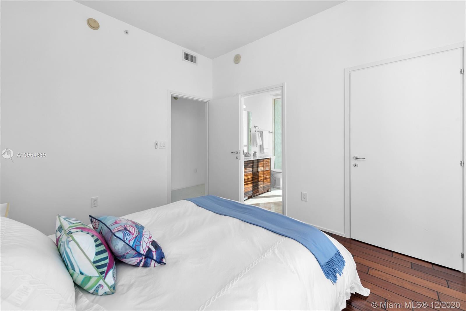 CONTINUUM ON SOUTH BEACH - Residential