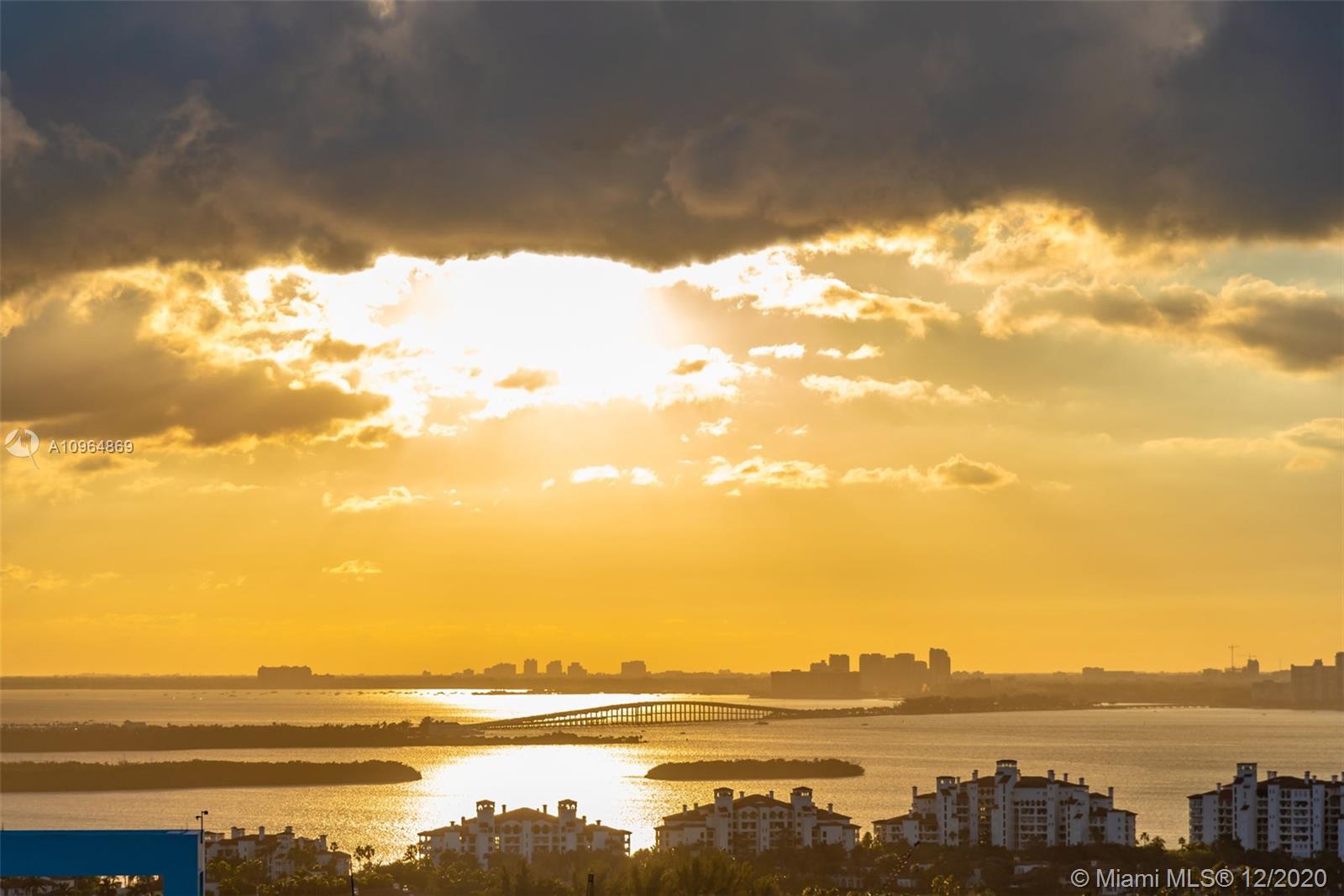 CONTINUUM ON SOUTH BEACH - Residential