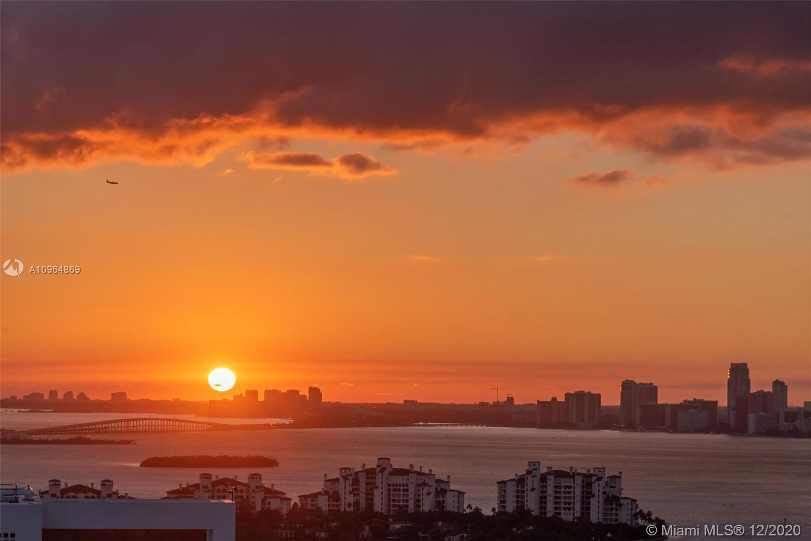 CONTINUUM ON SOUTH BEACH - Residential
