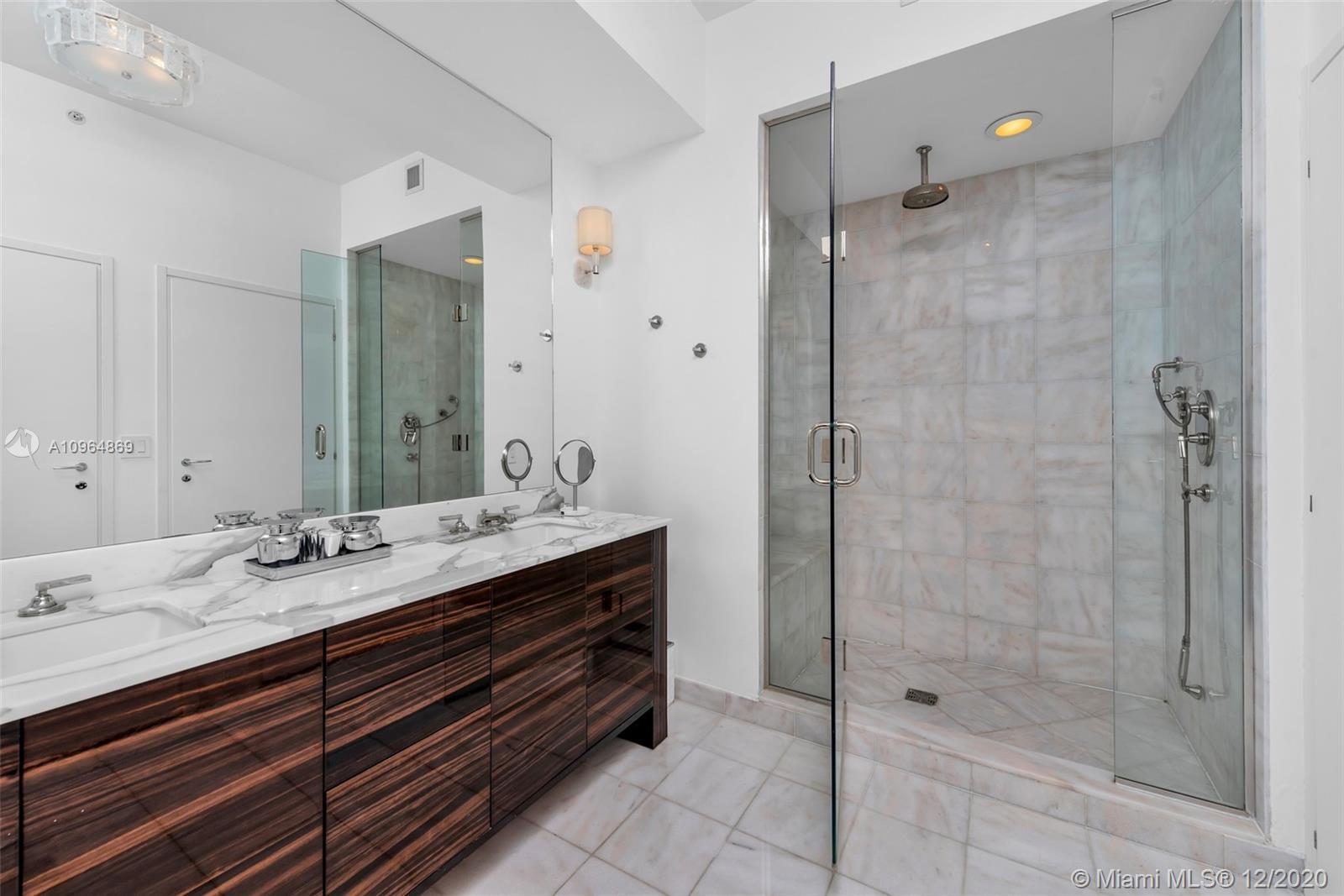 CONTINUUM ON SOUTH BEACH - Residential