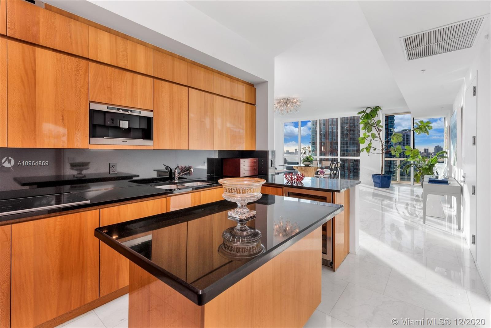 CONTINUUM ON SOUTH BEACH - Residential