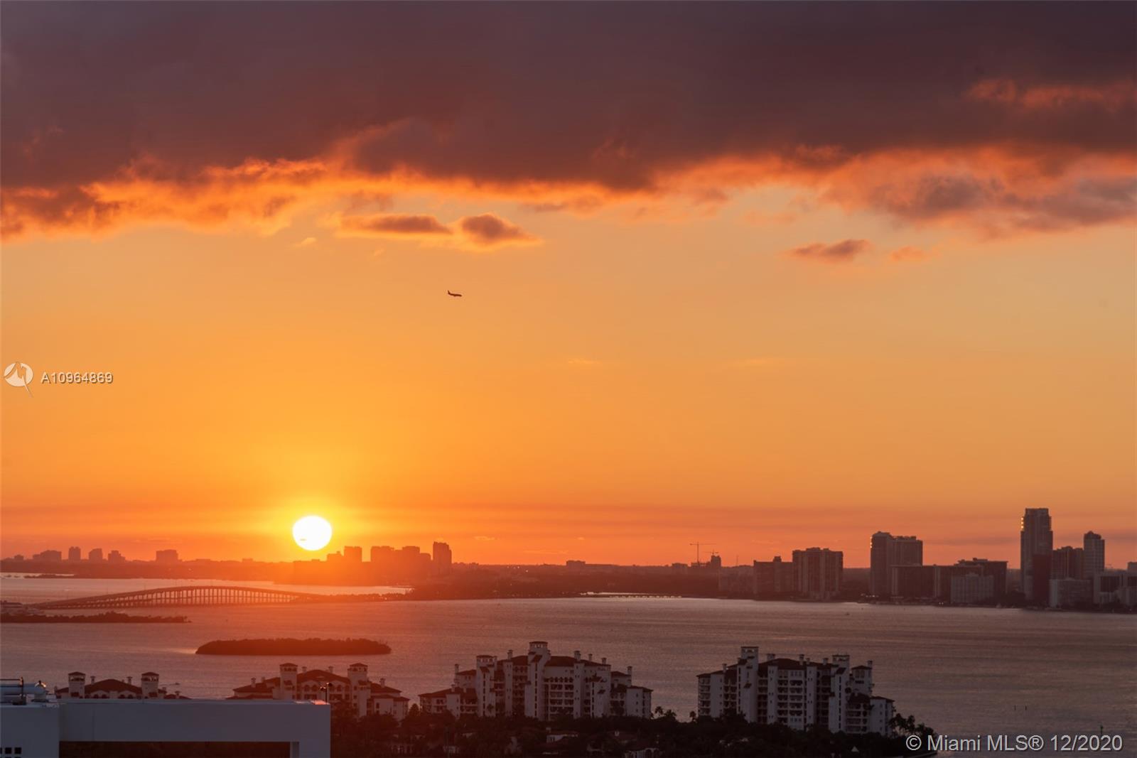 CONTINUUM ON SOUTH BEACH - Residential