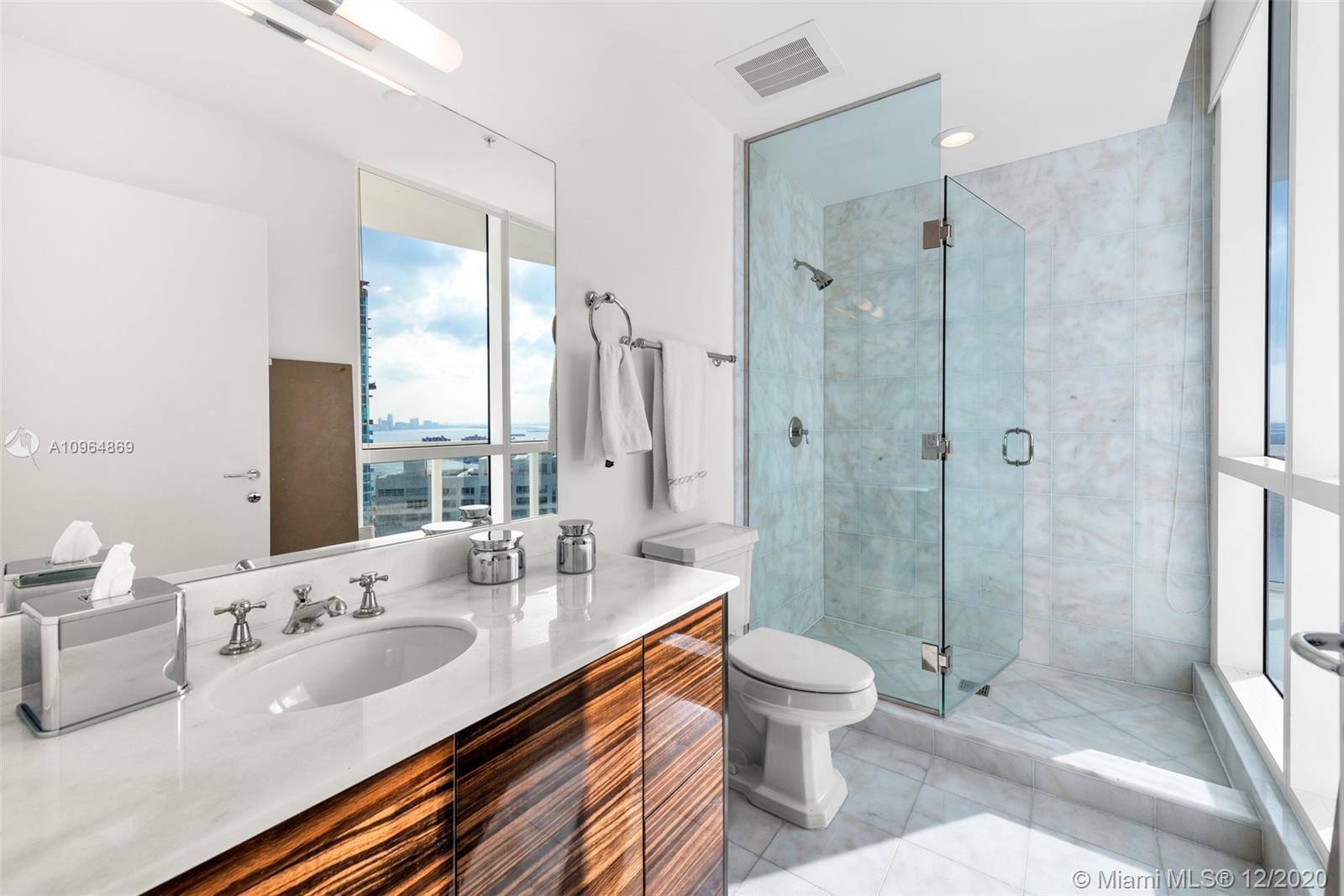 CONTINUUM ON SOUTH BEACH - Residential