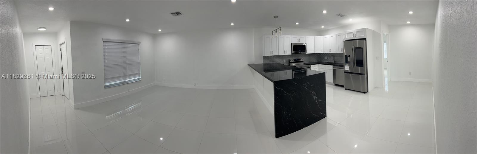 COMPLETELY RENOVATED 4 BR / 3 BATHROOM - DUPLEX on a large lot in Lauderhill, Florida. BRAND NEW LG
KITCHEN APPLIANCES, garbage disposal, refrigerator/freezer w ice maker, clothes washer & dryer, microwave,
electric range w Microwave oven and dishwasher. Freshly painted inside and out. Bathrooms have been completely
redone with new vanities and mirrors. All windows have operable blinds. LANDLORD IS LOOKING FOR A MULTI
YEAR RELATIONSHIP. Tenant pays all utilities (water, electric, etc). No pets allowed.
