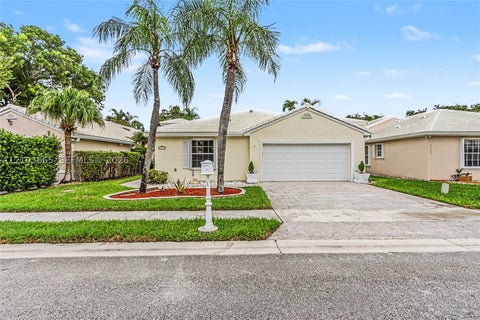 Photo of 15251 Wilshire Way, Pembroke Pines, FL 33027 (MLS # A12103665)