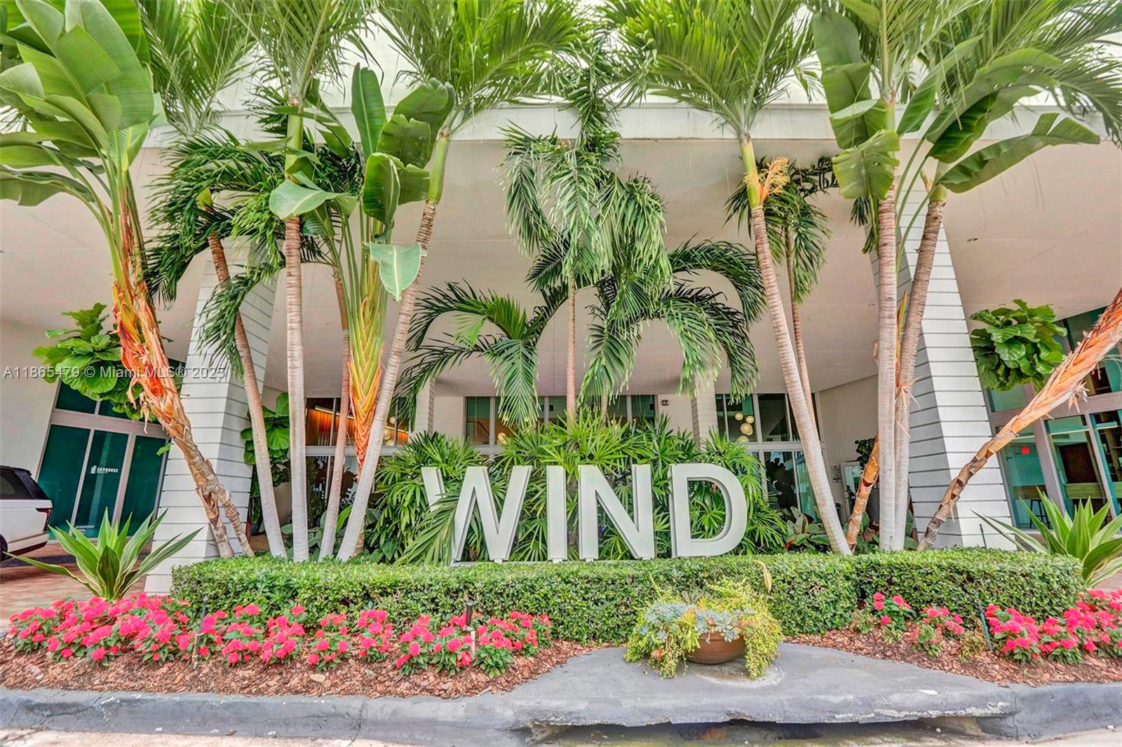 Amazing location in beautiful building. Enjoy a fabulous view and one large unit freshly painted and ready for you to move in! Amenities include double floor gym, racket court, sports parlor, yoga deck, spa, business center, theater, etc. Located on the heart of Miami in the Brickell area. Only steps from restaurants, nightlife, shopping! One assigned parking included.