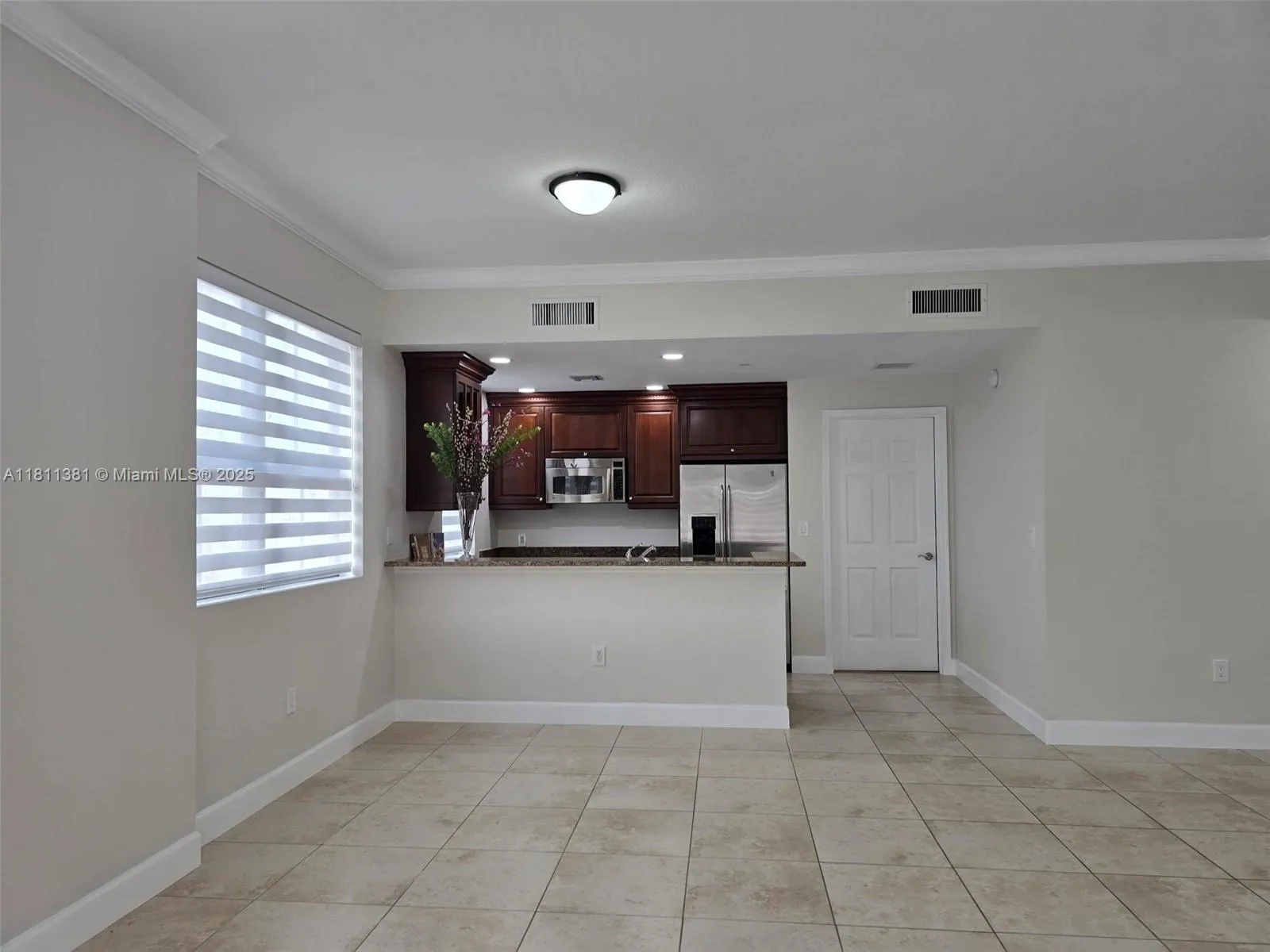 Coral Gables, Florida 33134, United States, 2 Bedrooms Bedrooms, ,2 BathroomsBathrooms,Residential,Active,139943