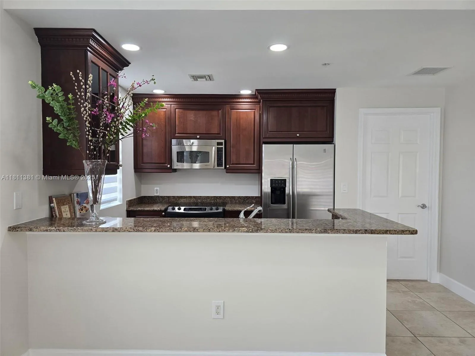 Coral Gables, Florida 33134, United States, 2 Bedrooms Bedrooms, ,2 BathroomsBathrooms,Residential,Active,139943