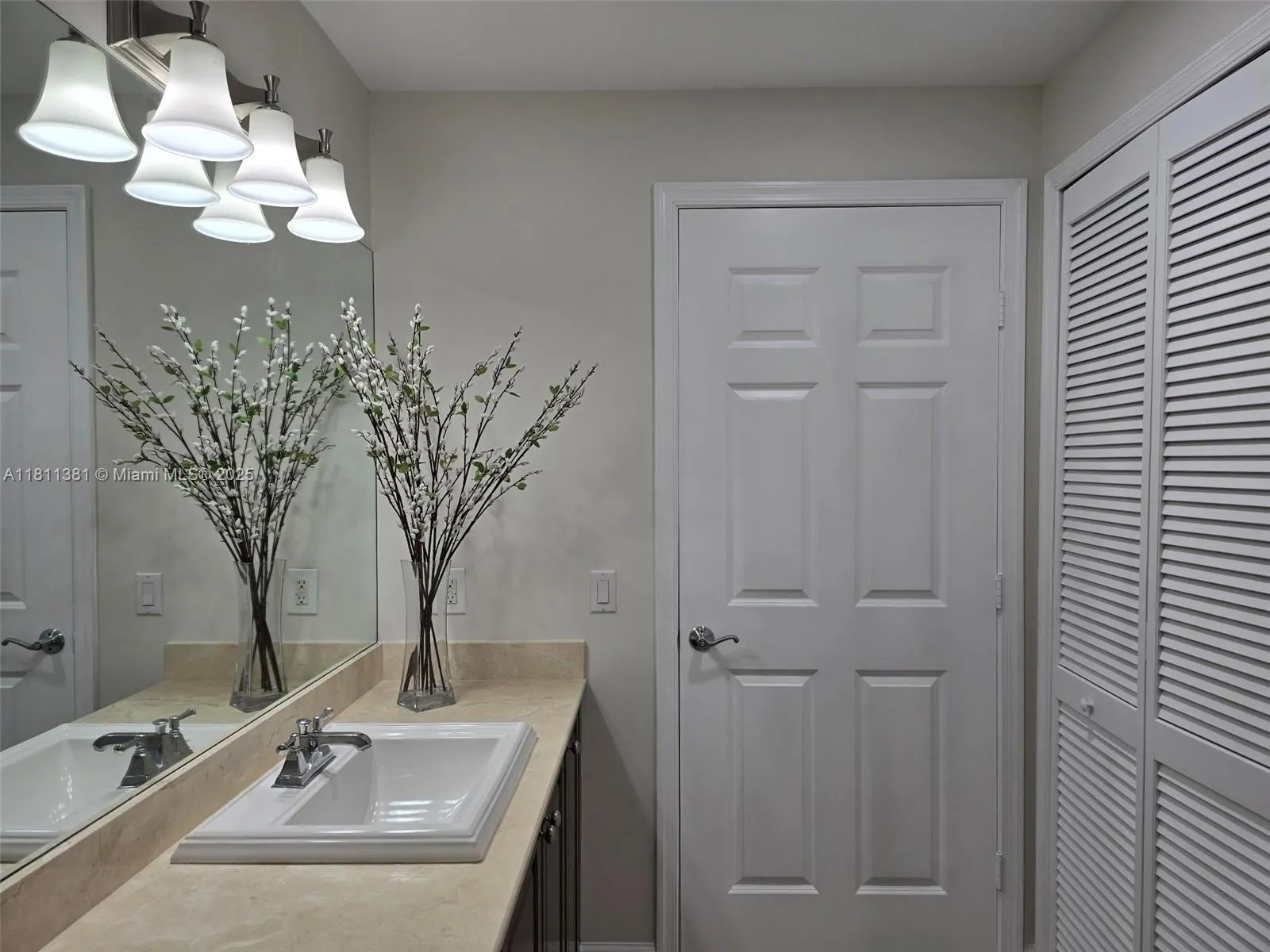 Coral Gables, Florida 33134, United States, 2 Bedrooms Bedrooms, ,2 BathroomsBathrooms,Residential,Active,139943