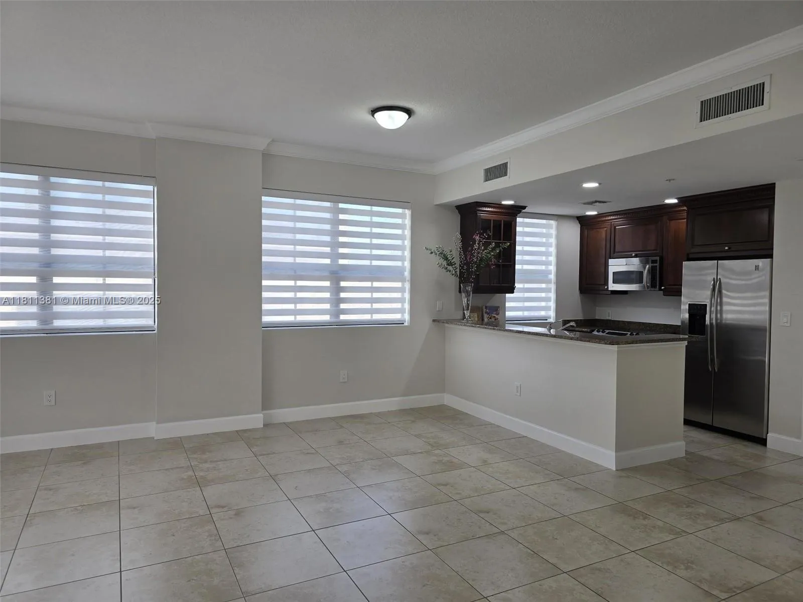 Coral Gables, Florida 33134, United States, 2 Bedrooms Bedrooms, ,2 BathroomsBathrooms,Residential,Active,139943