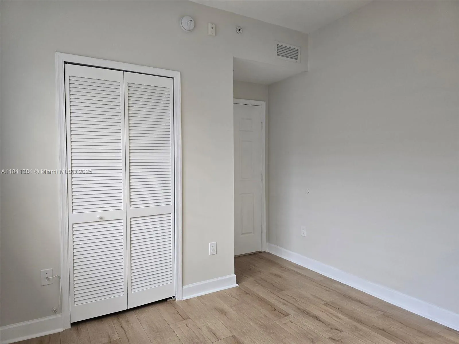 Coral Gables, Florida 33134, United States, 2 Bedrooms Bedrooms, ,2 BathroomsBathrooms,Residential,Active,139943