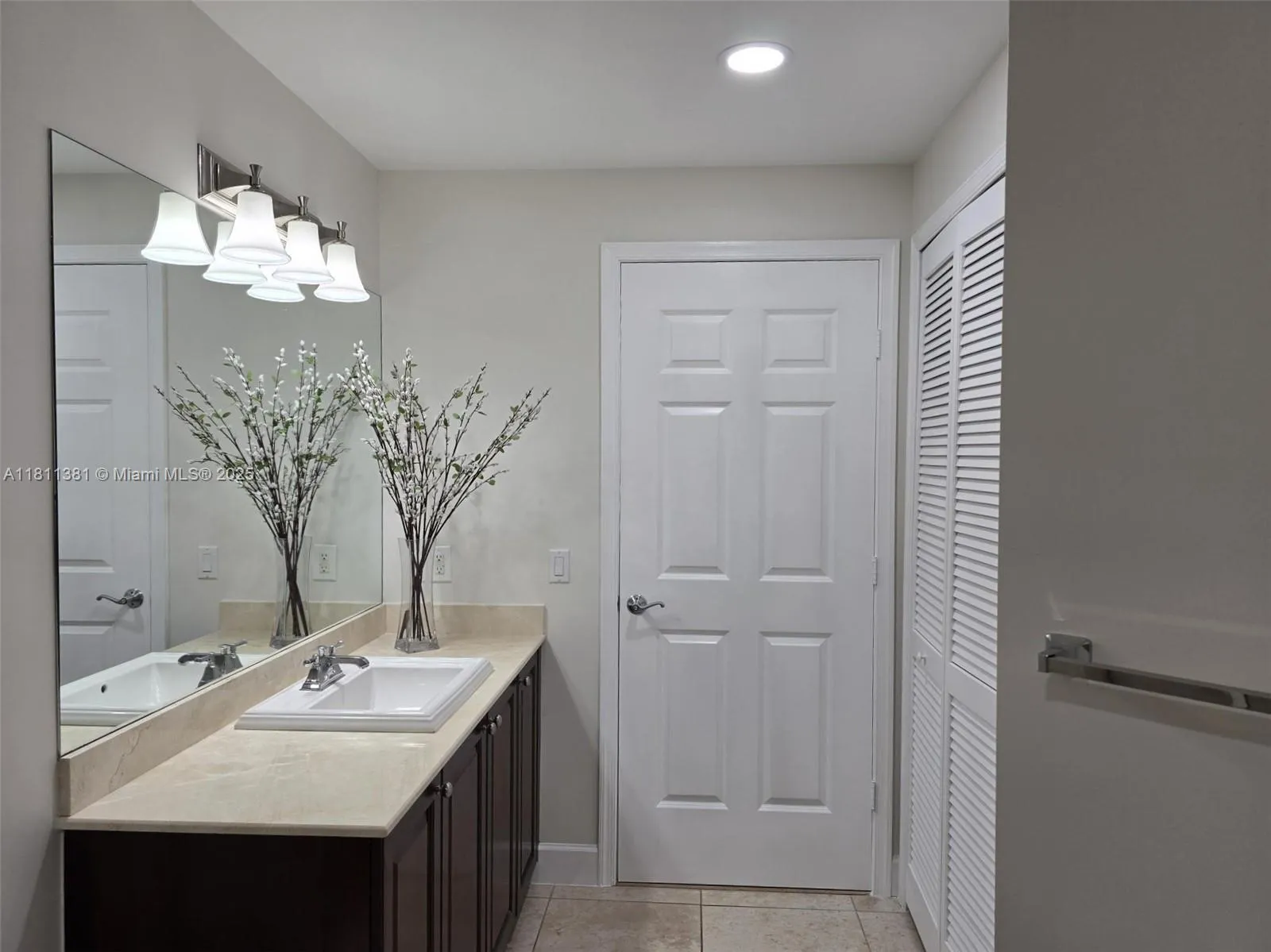 Coral Gables, Florida 33134, United States, 2 Bedrooms Bedrooms, ,2 BathroomsBathrooms,Residential,Active,139943