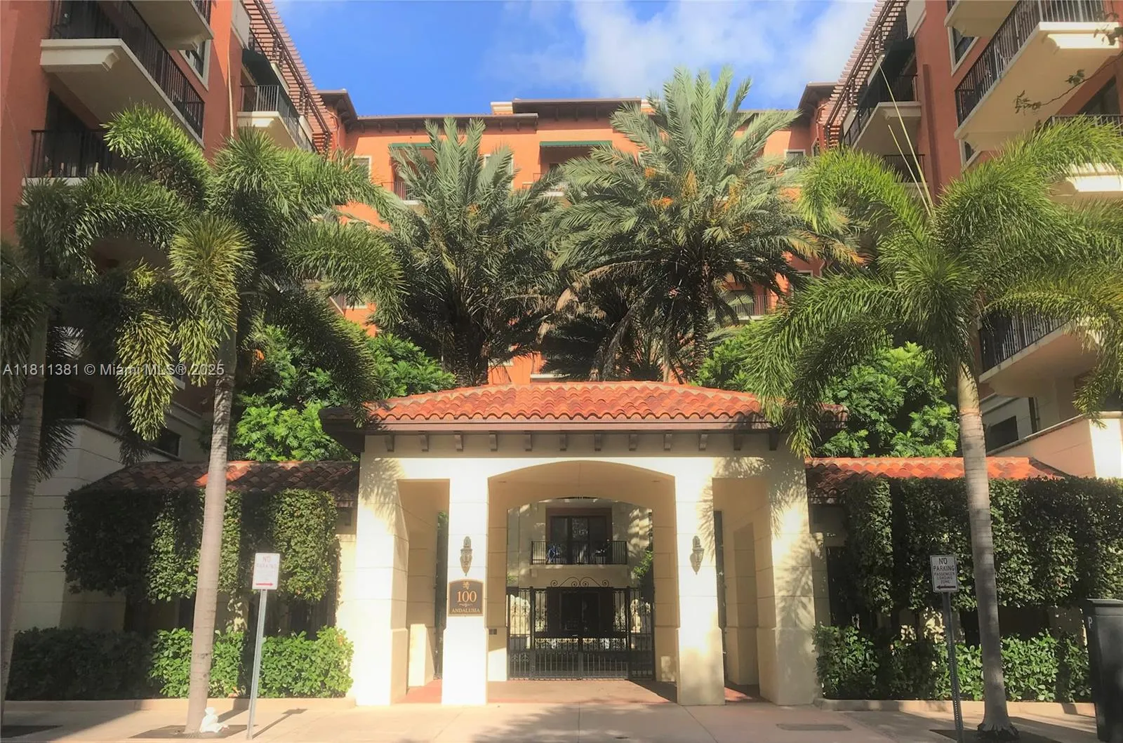 Coral Gables, Florida 33134, United States, 2 Bedrooms Bedrooms, ,2 BathroomsBathrooms,Residential,Active,139943
