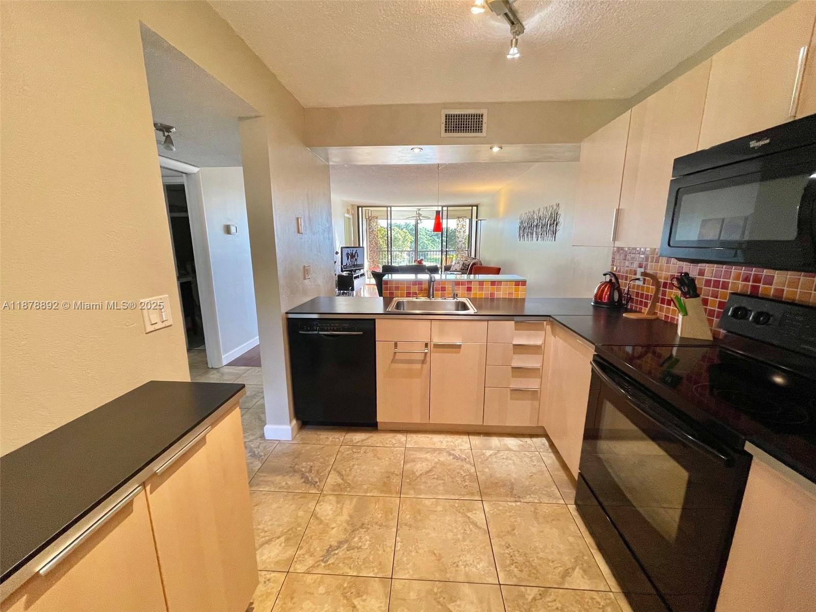 CORAL GATE III CONDO - Residential