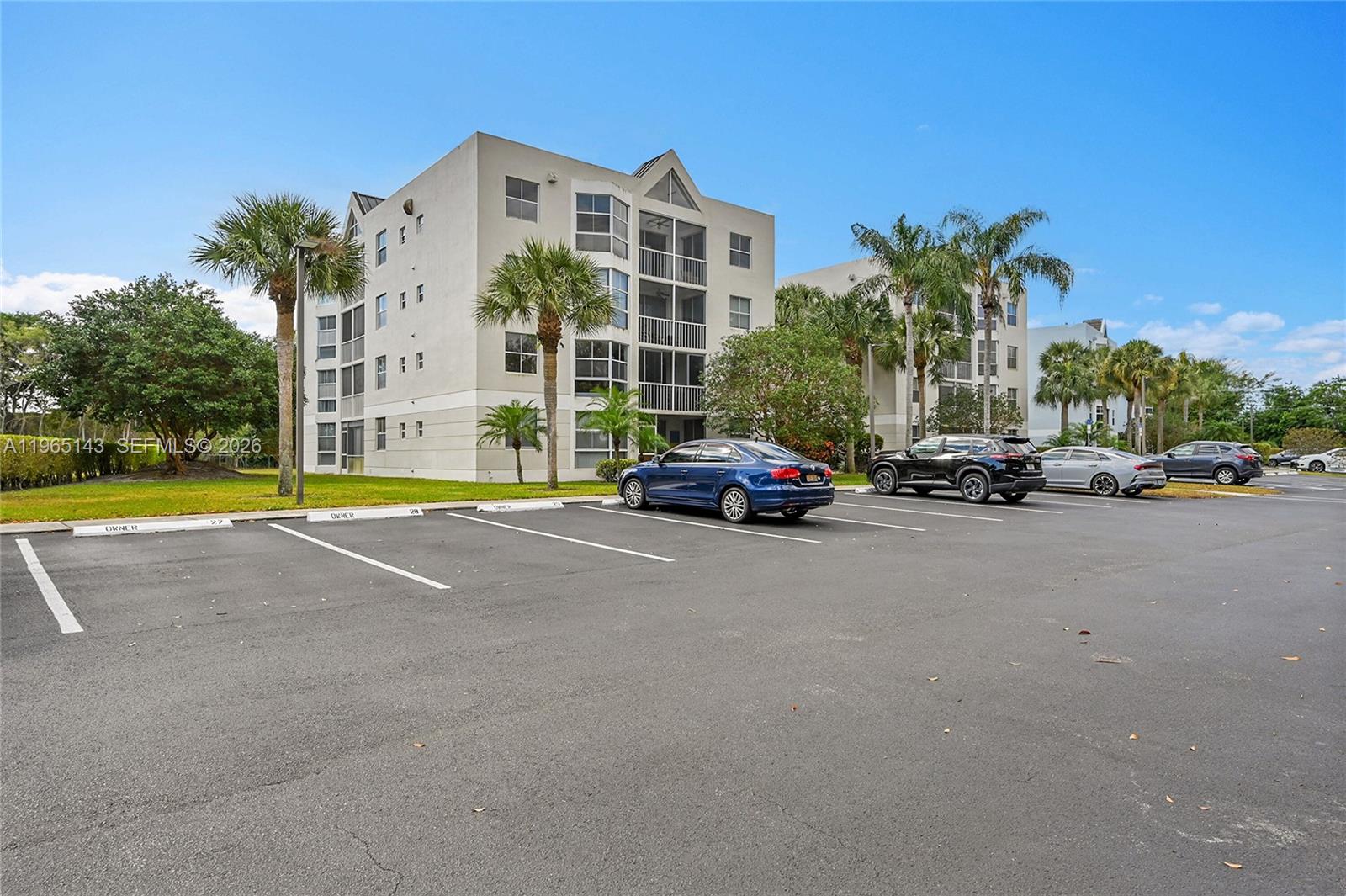 5936 Morningstar Cir 104, Delray Beach, FL, 33484/$275,000 1 5936 Morningstar Cir 104