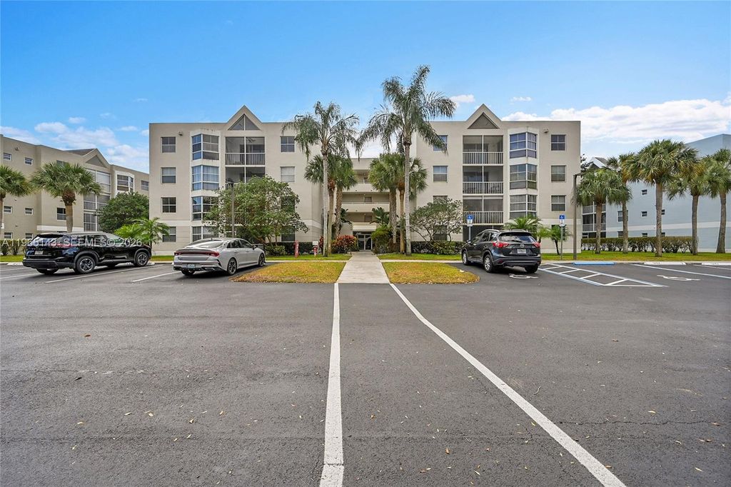 Photo of 5936 Morningstar Cir #104, Delray Beach, FL 33484 (MLS # A11965143)