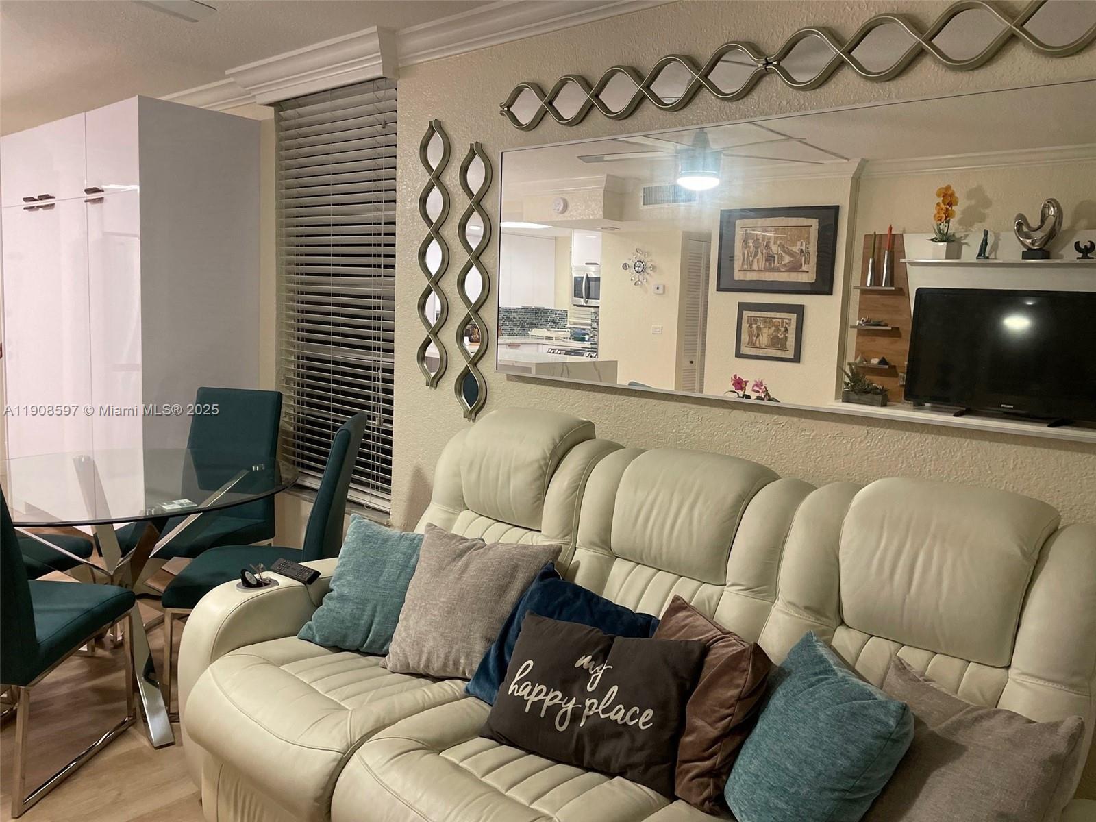 110 Fontainebleau Blvd 302