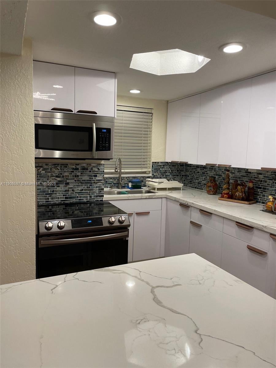 110 Fontainebleau Blvd 302